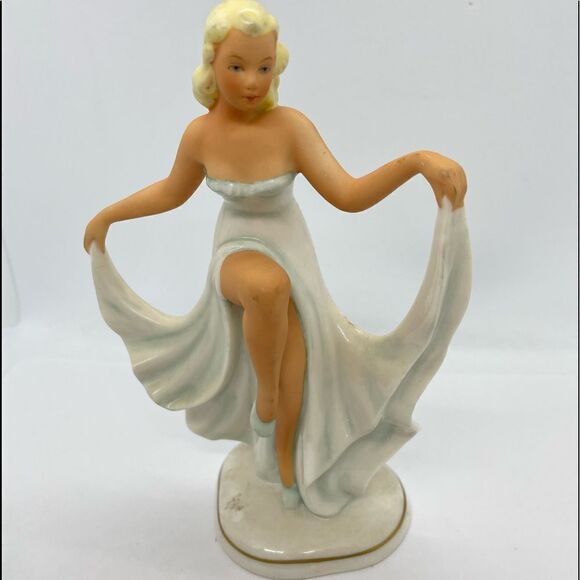 Goebel Schaubach Kunst Porcelain Figurine Show Dancer Woman 1960-1963 Germany